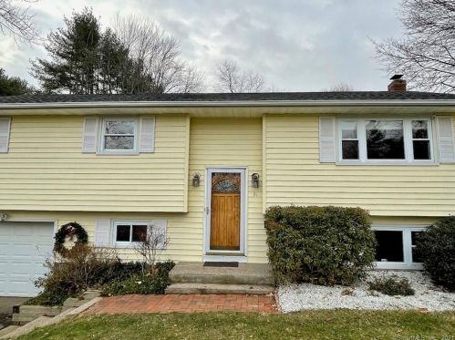 31 Locust St, Wapping, CT 06074-1430