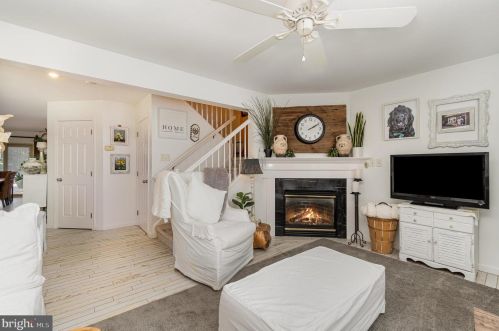 691 Royal View Dr, Lancaster PA  17601-2874 exterior