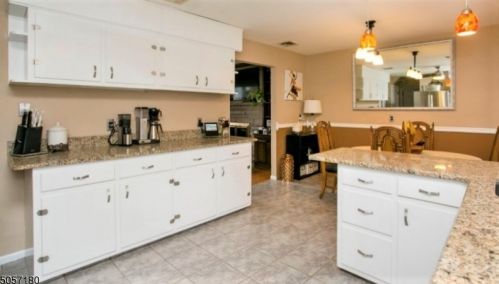 340 8th Ave, Manville, NJ 08835-1235