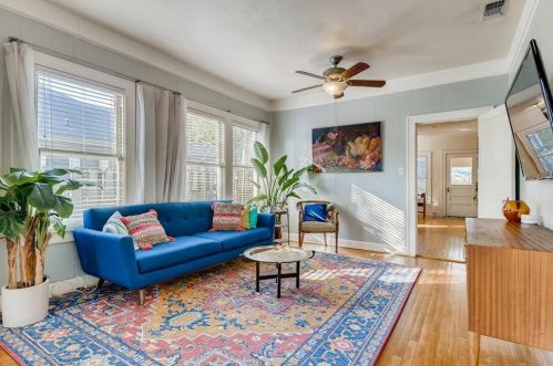908 38th 1/2 St, Austin, TX 78751-5217