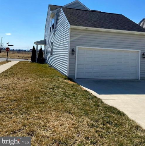 118 Un Rdg Dr, Charles Town WV 25414-4937 exterior