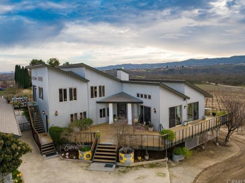 7110 Drake Rd, Lake Nacimiento, CA 93446-9310