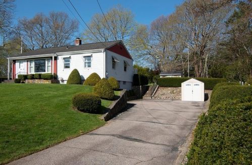 29 Stuart St, Westerly, RI 02891-3819