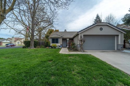 1920 Sunny Park Dr, Modesto, CA 95355-9712