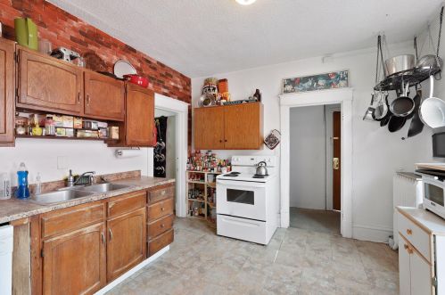 998 Grand Ave, Saint Paul MN 55102-2610 exterior