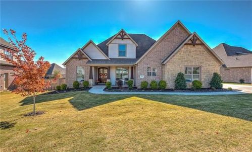 3000 Laurel Cir, Centerton, AR 72719-8822