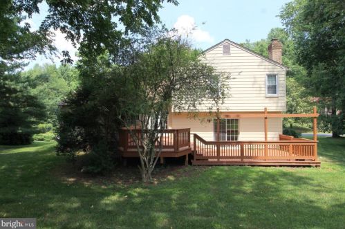 908 Holly Blossom Ct, Great Falls, VA 22066-1208