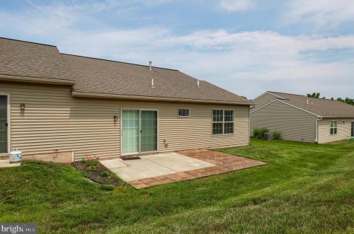 1477 Weeping Willow Ln, York, PA 17315-3903