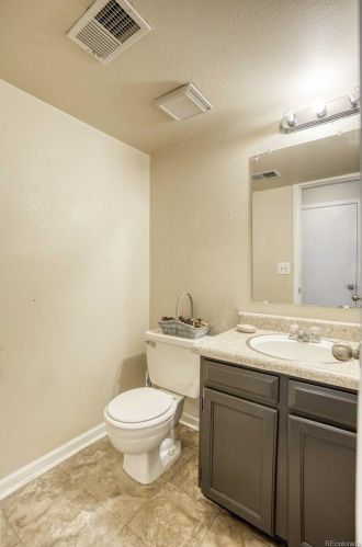 1060 Naples Way, Aurora CO 80017-3170 exterior