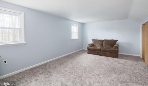 1221 Oakwood Rd, Tavistock NJ  08033-3632 exterior