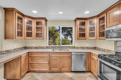 12736 Luther Rd, Auburn, CA 95603-3651