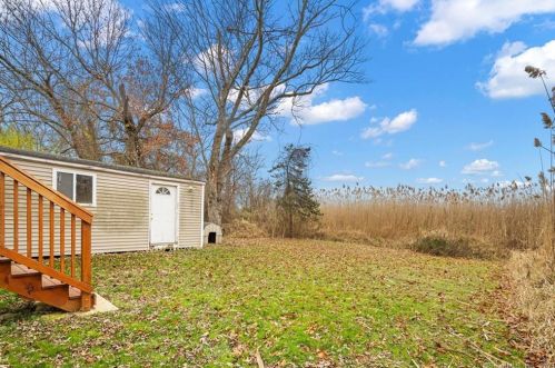 102 Surf Ave, Milford, CT 06460-6340