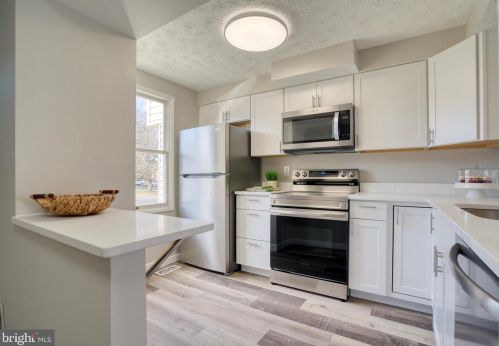 8359 Bark Tree Ct, Springfield VA  22153-3832 exterior