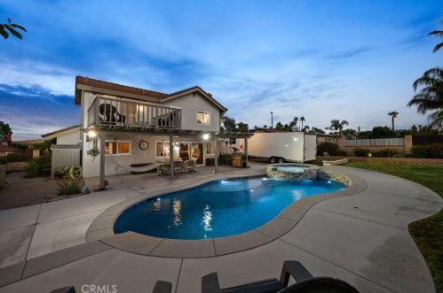 6581 Hemingway Dr, Riverside, CA 92506-4907