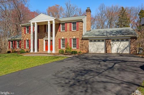 11904 Holly Spring Dr, Great Falls, VA 22066-1211