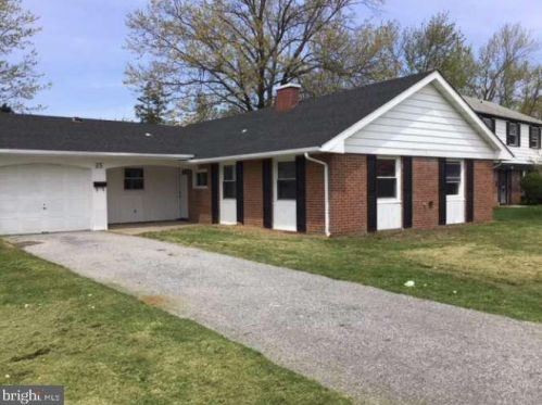 25 Petunia Ln, Willingboro, NJ 08046-2731