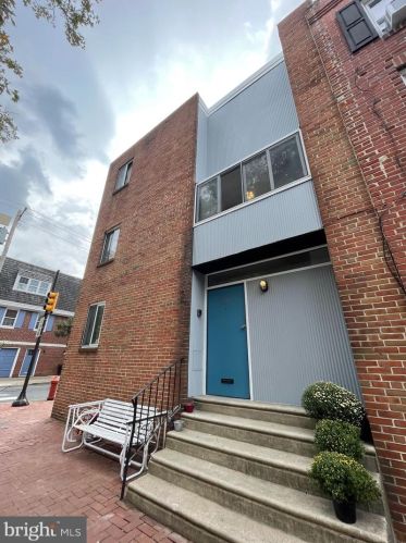 701 Lombard St, Philadelphia PA  19147-1314 exterior