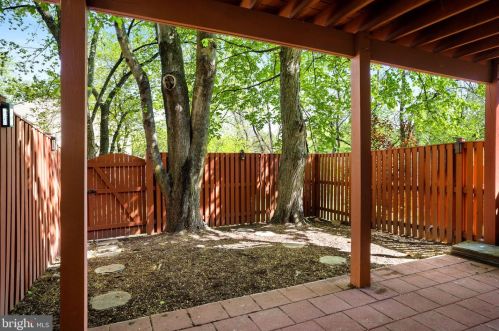 10383 Green Holly Ter, Silver Spring MD 20902-5803 exterior