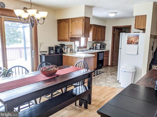 18 Sycamore Ln, Hanover PA 17331-4937 exterior