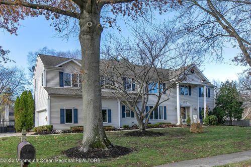 38 Green Meadow Blvd, Middletown, NJ 07748-3146