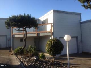 621 Abbey St, Newport, OR 97365-5006