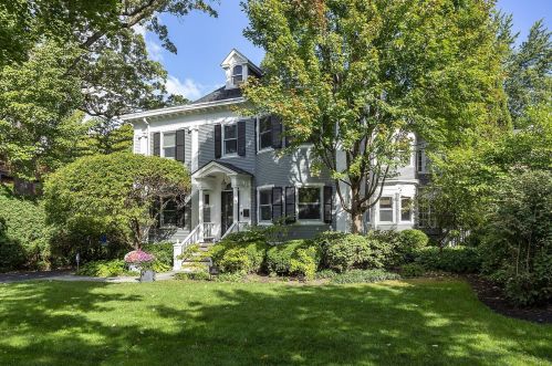 527 Cherry St, Northfield, IL 60093-2612