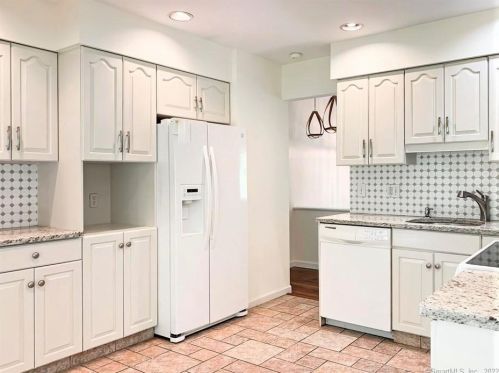 91 Longfellow Rd, Huntington, CT 06484-1622