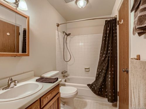 5321 Pagosa Way, Aurora CO 80015-2452 exterior