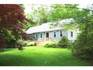 13 Peabody Dr, Kensington, NH 03833-6424