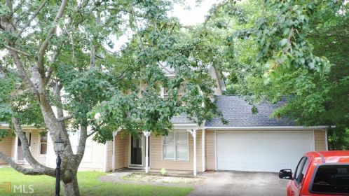 2 Greentree Trl, Lithonia, GA 31028-1100