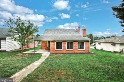 130 Baugher Dr, Hanover PA 17331-4003 exterior