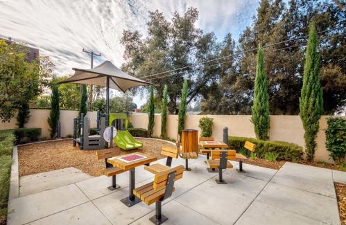 1416 Harbor Blvd, Santa Ana CA 92703-1305 exterior