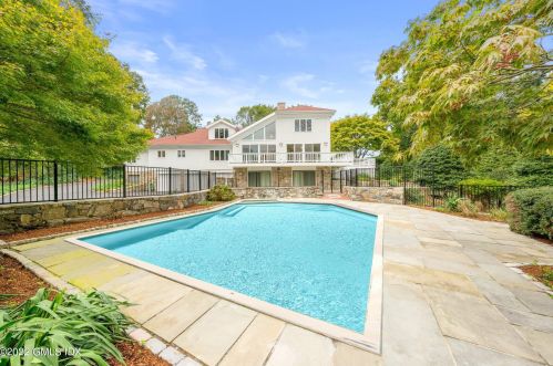 21 Harkim Rd, Greenwich CT  06831-3623 exterior