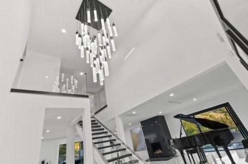 2434 Delisle Ct, Glendale CA  91208-2210 exterior