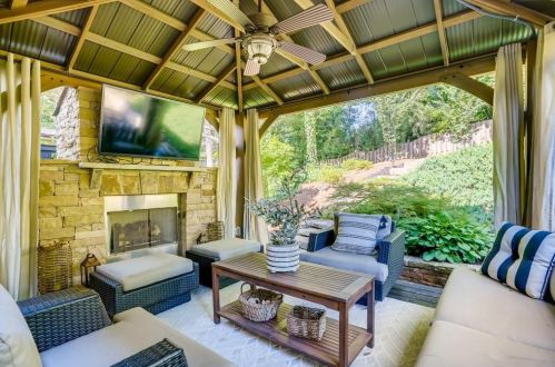 290 Halah Cir, Atlanta GA  30328-5241 exterior