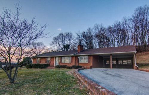 225 Cameron Dr, Vinton, VA 24179-1909