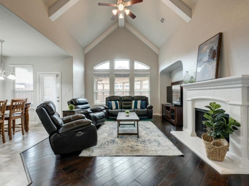 8753 Running River Ln, Fort Worth TX  76131-3373 exterior