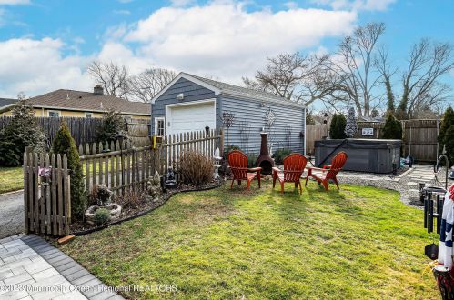 605 Front St, Tinton Falls NJ  07701-5515 exterior