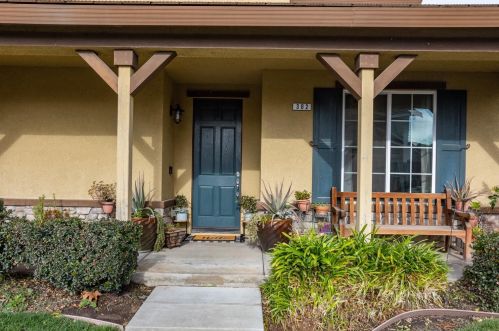 302 Carriage Ln, Valley Home, CA 95361-8341