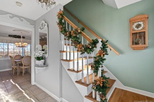 5 Huntington Ridge Rd, Wallingford, CT 06492-5332