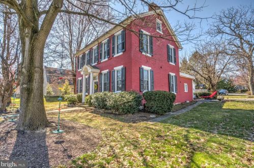 36 Academy Dr, Ephrata PA  17522-1321 exterior