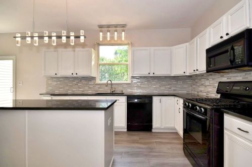 364 Messenger Cir, North Aurora IL  60542-1805 exterior