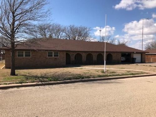 707 Charles St, Seymour, TX 76380-1920