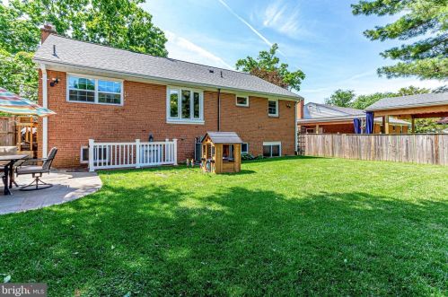 909 Roswell Dr, Silver Spring MD 20901-2128 exterior