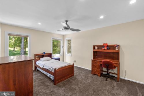 15025 Snowden Dr, Silver Spring MD 20905-5663 exterior