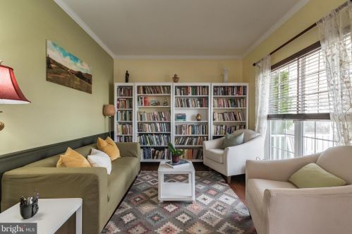 228 Lord Fairfax St, Charles Town WV  25414-2607 exterior