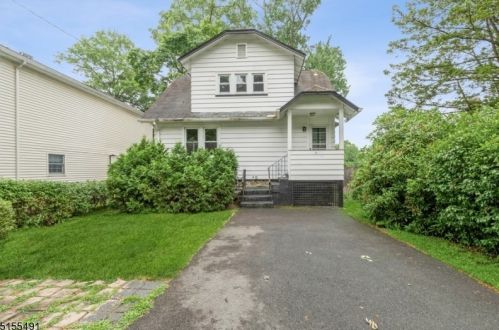 16 Shawnee Trl, Parsippany, NJ 07834-1110