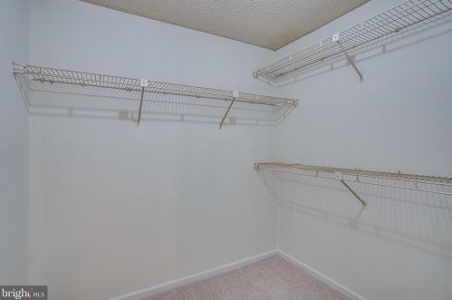 6315 Falling Brk Dr, Springfield VA  22015-4033 exterior