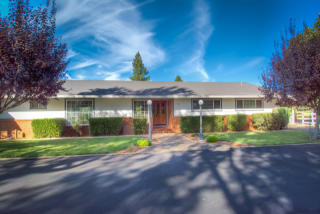 19960 Countryside Ln, Redding, CA 96002-9660