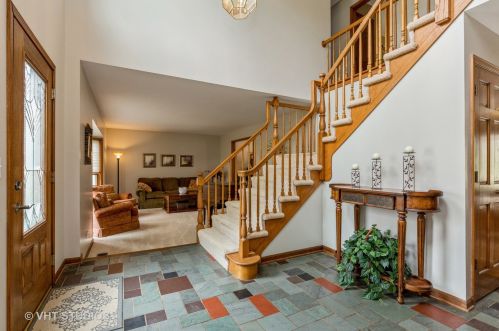 1325 Brandywine Cir, Barrington Hills, IL 60102